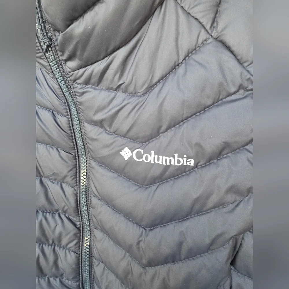Columbia Women's Black Puffer Vest - Picture 3 of 12